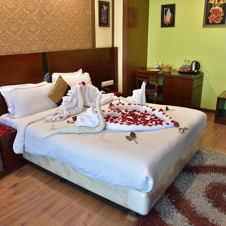 Hotel Ambassador Chocolate Inn Kalyani Dış mekan fotoğraf
